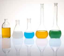 Laboratory glass containing liquid color