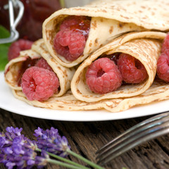 Crêpes mit Himbeeren
