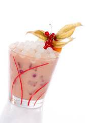 Erdbeercocktail mit Litschi Bobas