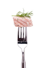 Lachsfilet mit Dill auf einer Gabel