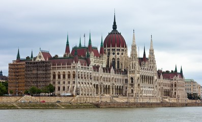 Fototapeta premium Hungarian parliament in front of the Danube River