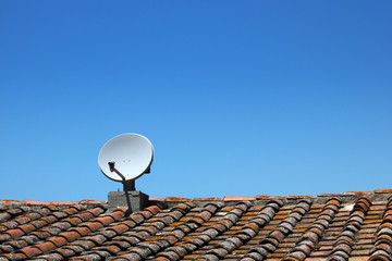 Satellitenschüssel © Katja Xenikis