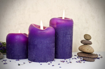 3 Kerzen mit Lavendel, Kerzen und Steinen