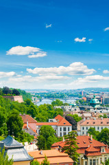 Fototapeta na wymiar widok na Pragę od wzgórza