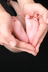 Mom holding babys feet