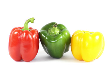 Des poivrons sur fond blanc