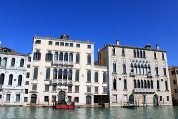 Fototapeta na wymiar Palais vénitiens sur le Grand Canal de Venise - Italie