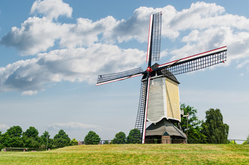 Fototapeta na wymiar traditional Dutch windmill landscape