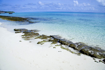 Fototapeta na wymiar A beautiful beach on maldives