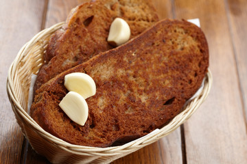 toast with garlic
