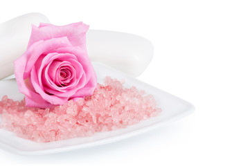 Obraz na płótnie Canvas Pink rose and aromatic salt
