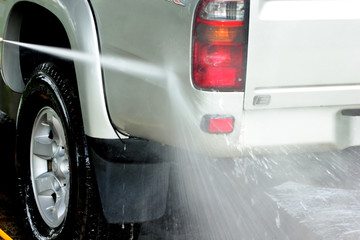 Car wash with high pressure water