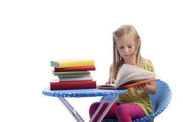 jeune fille avec des livres