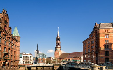 Hamburger Speicherstadt und Katharinenkirche