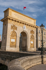Fototapeta na wymiar Wąskie uliczki i stare domy w historycznym centrum