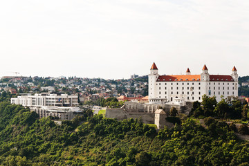 Fototapeta premium Slowakei, Bratislava: Burg und Parlament