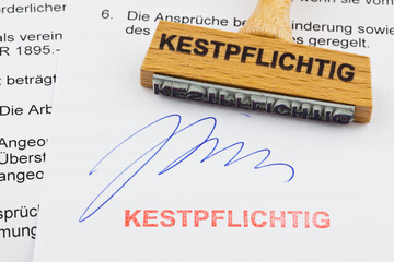 Holzstempel auf Dokument: 25% Kest