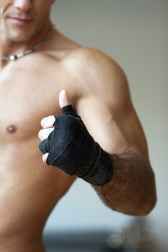 thumbs up of a young athlete