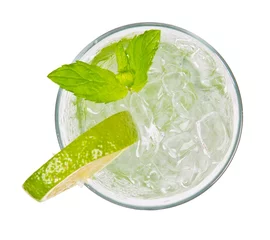 Foto op Plexiglas Mojito drankje van bovenaanzicht, geïsoleerd op een witte achtergrond © Jag_cz