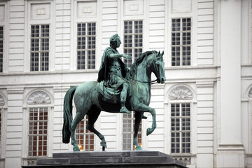 Obraz premium Statue of Josef II on Josefplatz square, Hofburg, Vienna