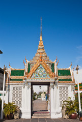 Fototapeta premium Thai temple arched entrance