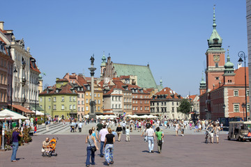 Warsaw life on the castle square with people - obrazy, fototapety, plakaty