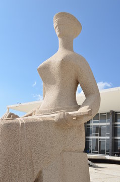 Est&aacute;tua da Justi&ccedil;a- STF
