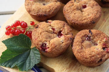 Muffins mit Johannisbeeren