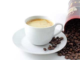 Kaffeetasse mit Kaffeebohnen