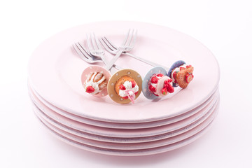 empty plates and forks