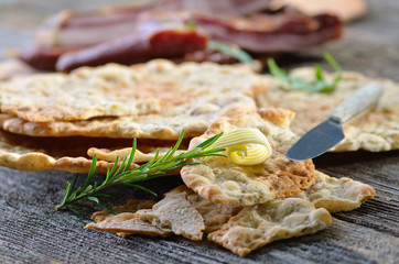 Knuspriges Südtiroler Schüttelbrot