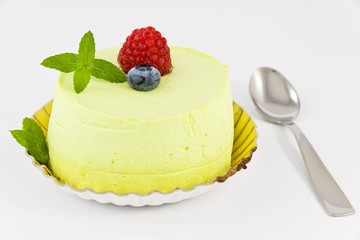 pistachio cake with red fruits