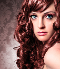 Fototapeta premium elegant woman with brown curly hair / haircolors-16