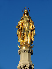 Fototapeta na wymiar Virgin Mary statue