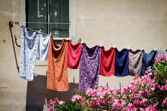 biancheria stesa al sole