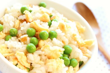 Egg and green-peas fried rice