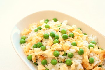 Egg and green-peas fried rice
