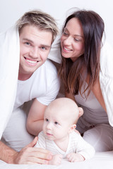 familie im bett