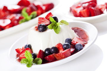 Panna Cotta With Strawberries