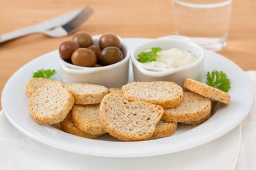 toasts with olives and sauce