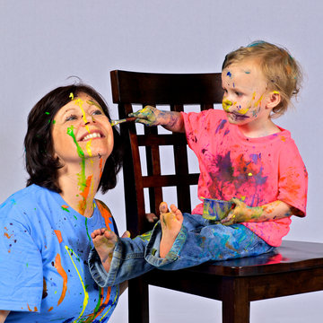 Toddler paints her grandmother&rsquo;s face.