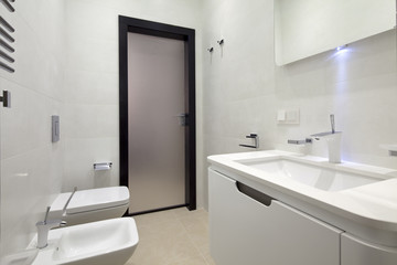 Fototapeta na wymiar Interior of designer bathroom