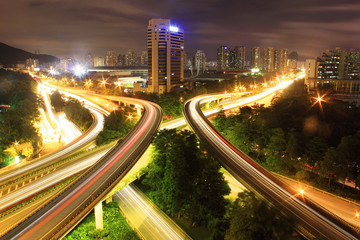 Fototapeta na wymiar ruch do miasta z ruchu samochodowego światła Rozmycie