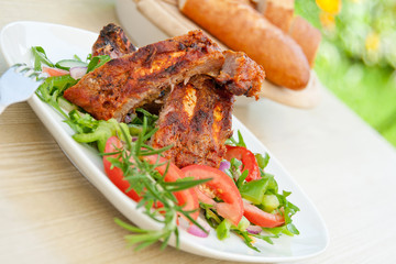 Schweinerippchen, gegrillt