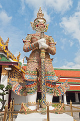 Fototapeta na wymiar Gigantyczna rze¼ba w Phra Kaew Świątynia, Bangkok, Tajlandia, miejscach publicznych