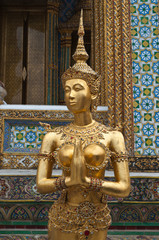 Obraz premium Golden Angel in Phra Kaew Temple, Bangkok Thailand, Public art.