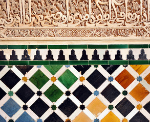 Alicatado y yeserías de la Alhambra de Granada - obrazy, fototapety, plakaty