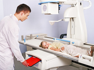 Doctor examining child patient.