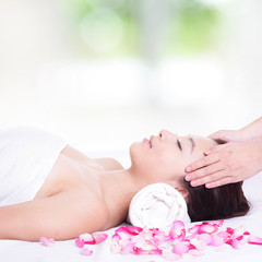 Fototapeta na wymiar woman enjoy face and head massage at spa