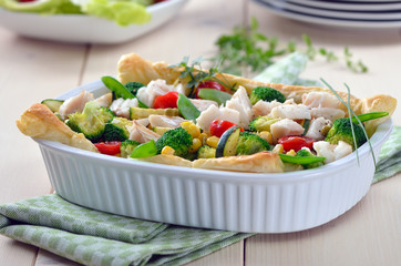 Gemüse mit Fischfilet auf Bätterteig